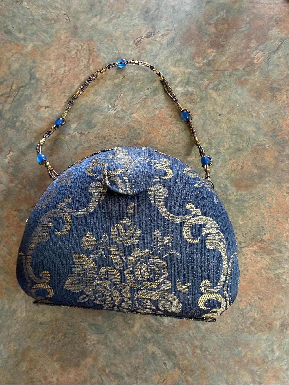 Beaded tapestry evening bag with magnetic closure. Great condition. - Picture 5 of 13
